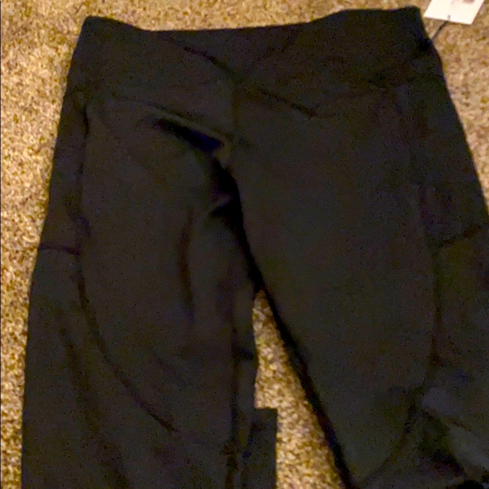 BNWT Zyia black pocket light n right Hi Rise
